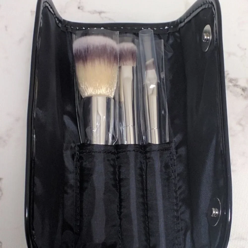 It Cosmetics for Ulta Travel Beautiful Basics Brush Set